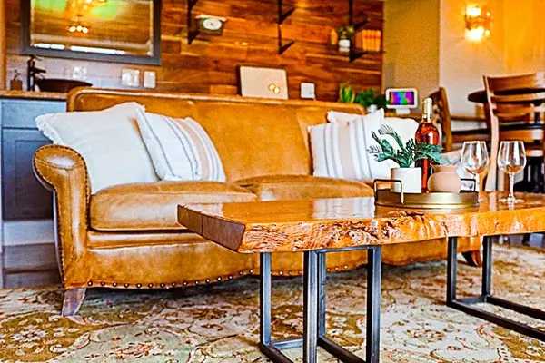 The groomsman suite at Creek's Edge Winery.